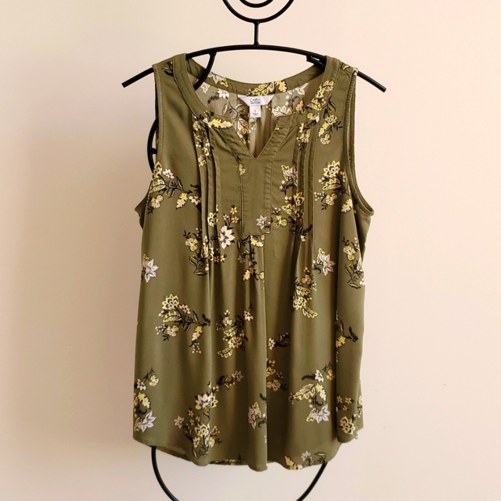 Croft & Barrow * Soft and comfy olive green flowered tank